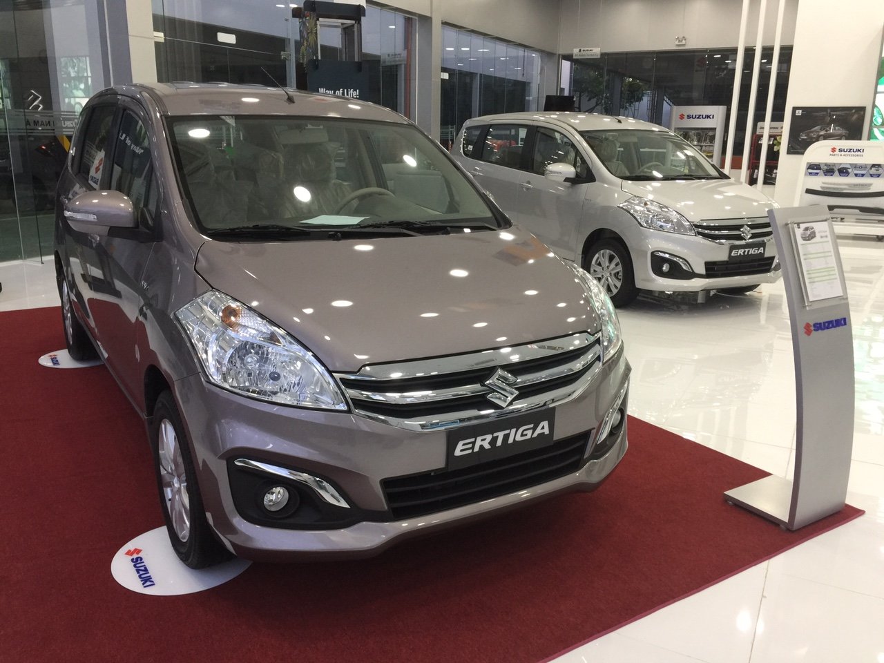 Suzuki Ertiga 7 chỗ nhập khẩu Indonesia